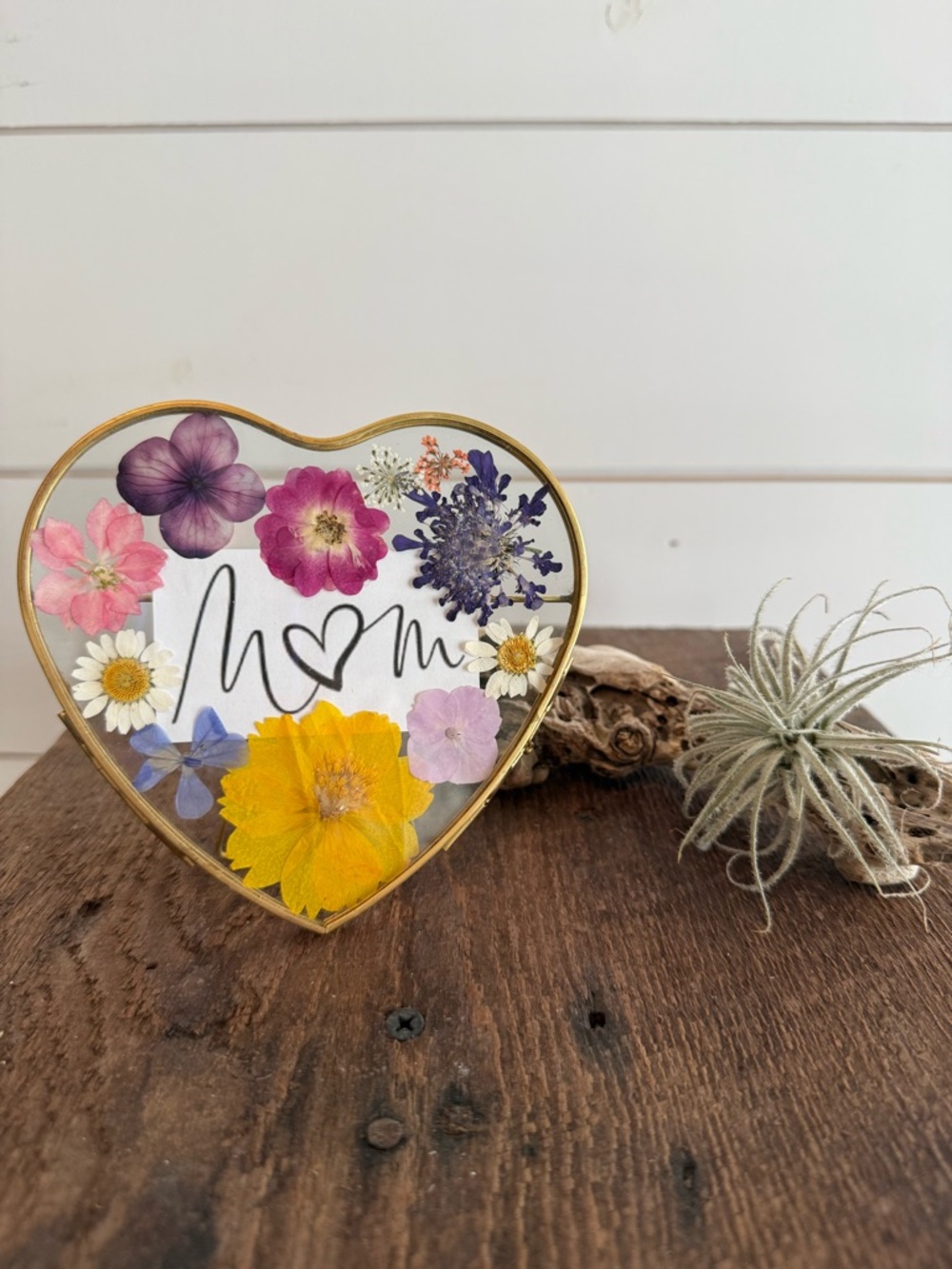 Heart-Shaped Floral Mom frame 5x5
